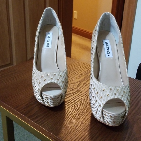 Shoes - Picture 1 of 4